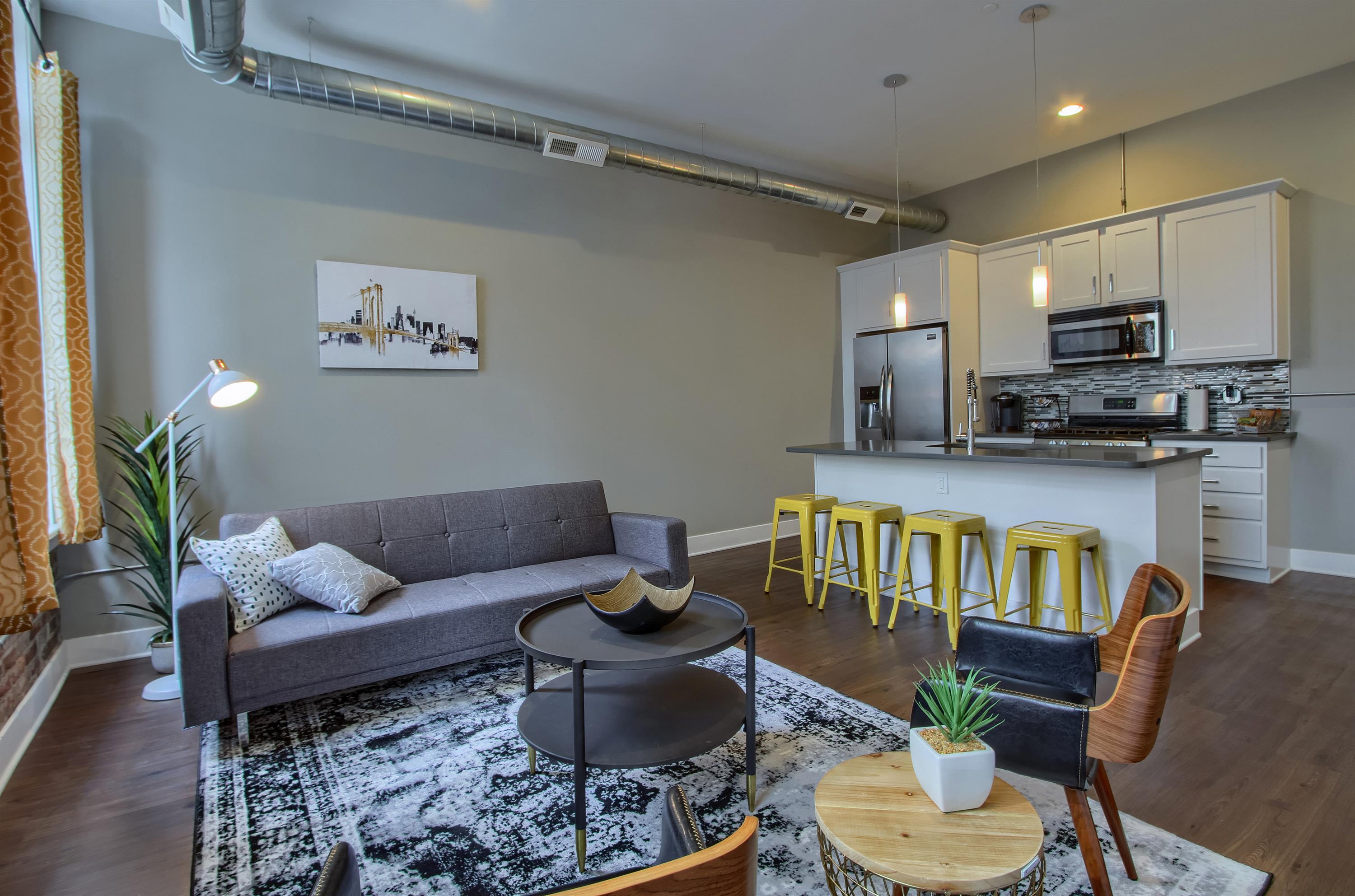 210 Walnut Street - 305