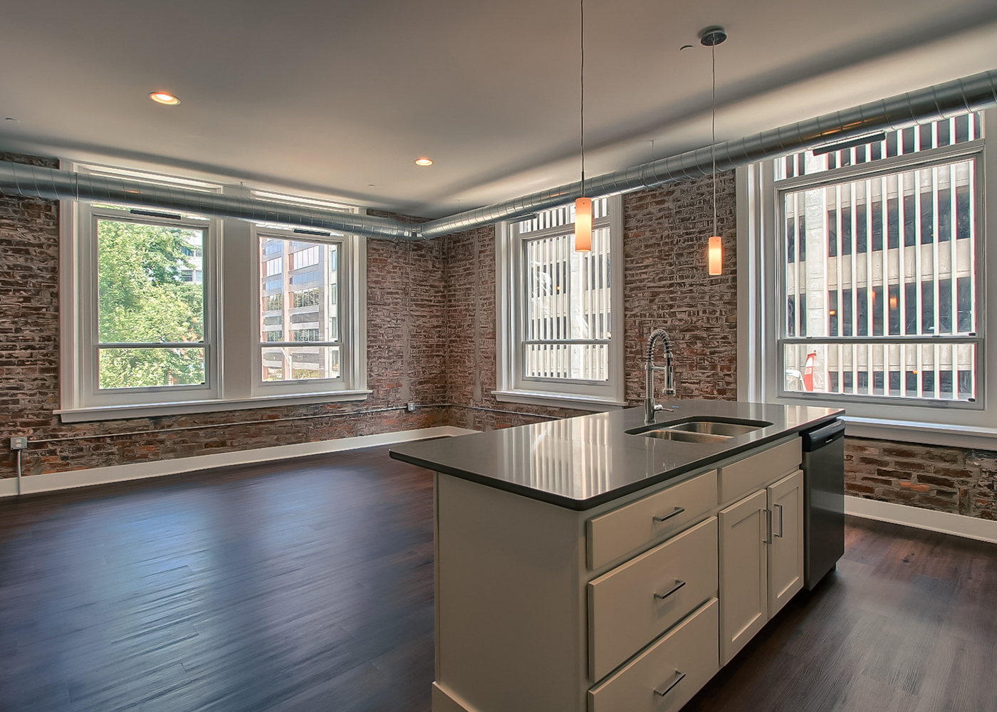 210 Walnut Street - 206
